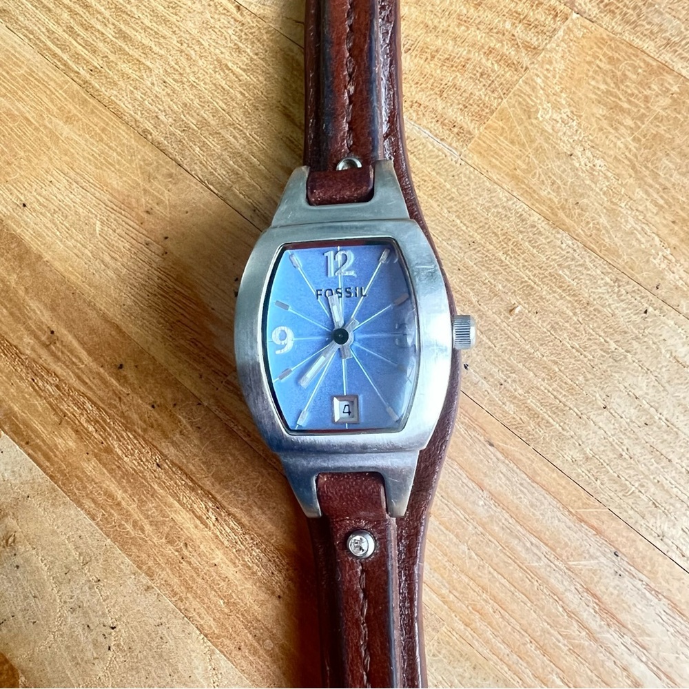 Fossil ladies blue dial brown leather watch NEW BATTERY